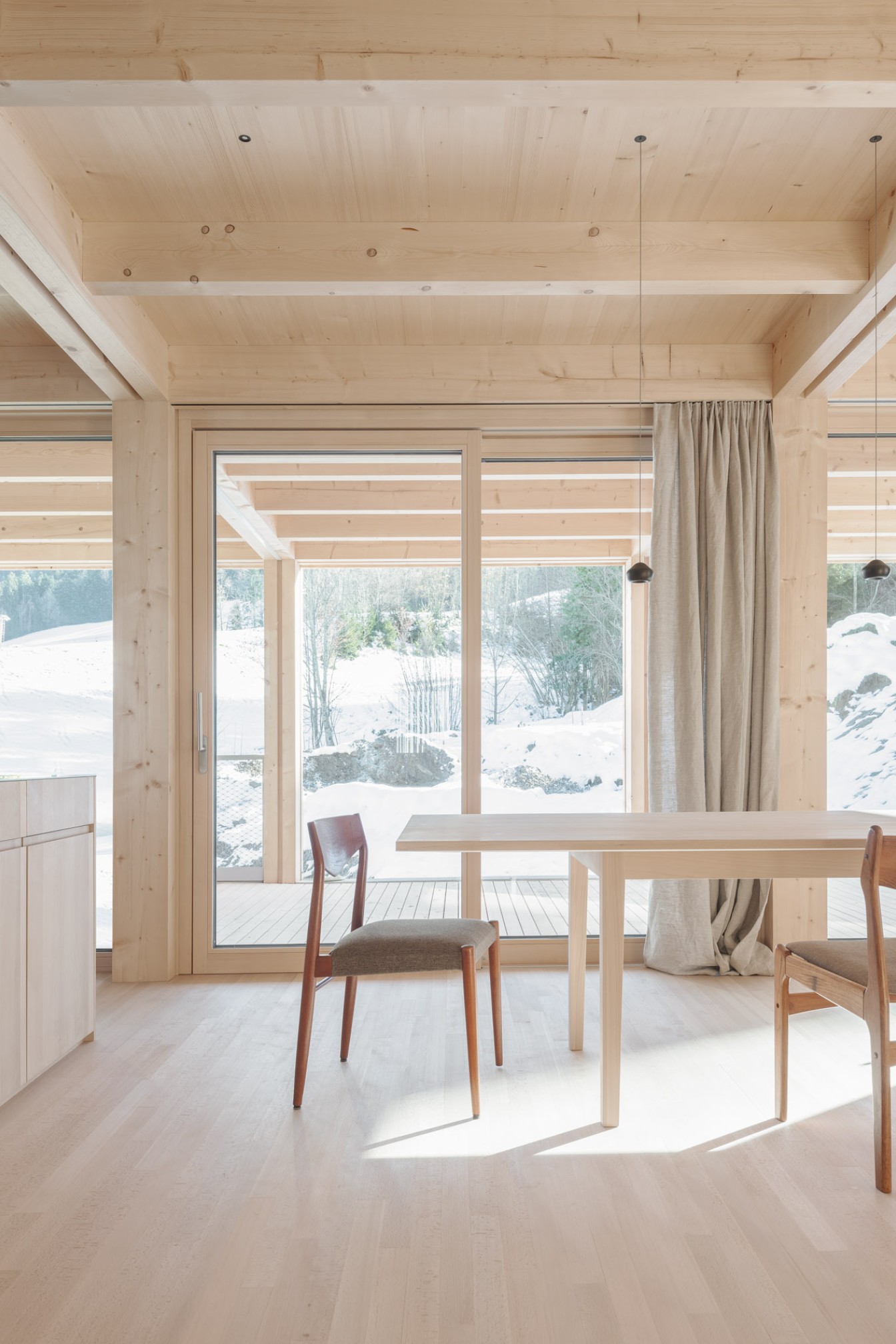 Jedes Element erzählt von ehrlichem Handwerk und bewusster Auswahl.